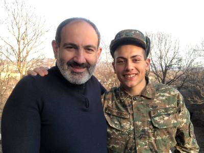 Nikol Pashinyan posts photo with his son