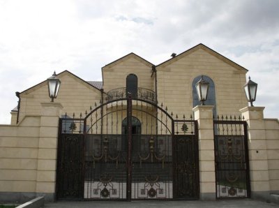 «Ժողովուրդ». Մանվել Գրիգորյանի որդու տանը տպագրատան տնօրենի որդի՞ն է գողություն կատարել. Մանրամասներ