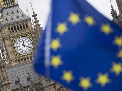 UK lawmakers overwhelmingly vote in favor of delaying Brexit