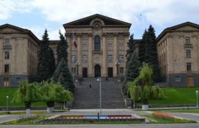 «Հրապարակ». Մեկին նախասրահ, մյուսին՝ ոչինչ. Ասել են՝ ձեռ մի տվեք. Ում են բաժին հասել Շմայսի, գեներալ Մանվելի սենյակները