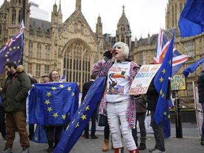 Brexit-ի ավելի քան հարյուր կողմնակիցներ երթով շարժվել են դեպի Լոնդոն