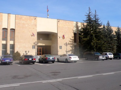 Աբովյանի ավագանին հաշվետու է իր ընտրողների, այլ ոչ թե մարզային իշխանությունների առջեւ. պատասխան մարզպետին