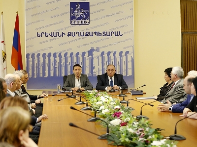 «Մենք քաշել ենք «կարմիր» գիծ». քաղաքապետը հանդիպել է բուժհիմնարկների տնօրեններին