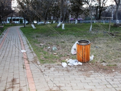 Հերթական վանդալիզմը՝ Երեւանում. կրկին ազգային հերոսի անվան զբոսայգում (ֆոտո)