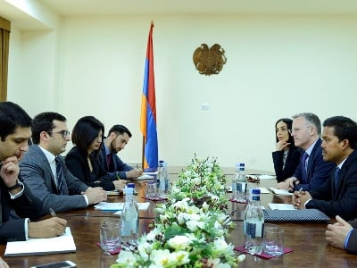 Հայաստանը թվային կամուրջ կարող է հանդիսանալ Եվրոպայի եւ Մաքսային միության միջեւ. Արշակյանը՝ ԱԶԲ տնօրենին