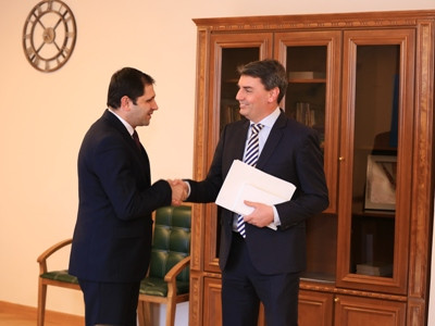 Սուրեն Պապիկյանն ու Եվրոպական ներդրումային բանկի ներկայացուցիչները քննարկել են արձանագրված ձեռքբերումները