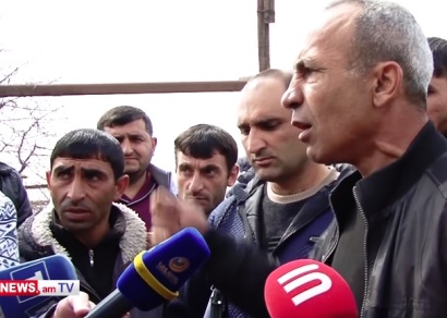 «Էստեղ բոլորին էլ ծեծել ա»․ Զարթոնքում նորից ցույց են անում գյուղապետի դեմ