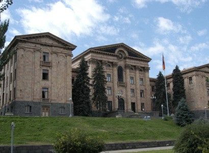 «Ո՛չ» ասենք վճարովի կուրսայիններին եւ ռեֆերատներին․ պատգամավորները օրենսդրական նոր նախագիծ են ուսումնասիրել