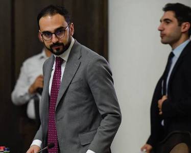 «Հրապարակ». Խմորումներ ՔՊ-ում. Փաշինյանի չհայտարարված մրցակից «գորշ կարդինալն» իր թիմն է ձեւավորում
