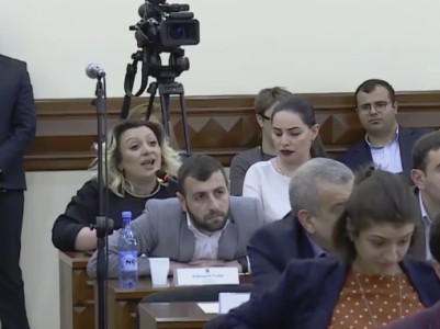 «Եկեք Ադրբեջան անվանենք Երեւանի մայրաքաղաքը». Լեզվակռիվ ավագանու նիստի ժամանակ
