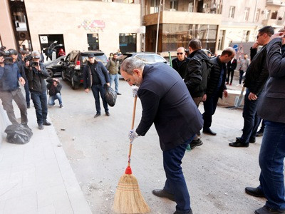 Armenia’s Pashinyan puts off groundbreaking ceremony for new theater building (PHOTOS)