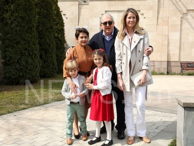 Armenia President, family partake in Saturday volunteer labor (PHOTOS)