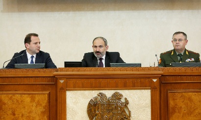 Armenia PM meets with leadership of Armed Forces