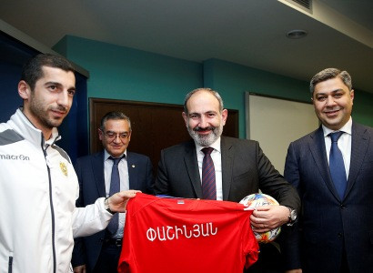 Փաշինյանը հանդիպել է ազգային հավաքականի ֆուտբոլիստների հետ (ֆոտո)