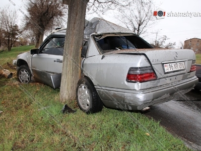 Երեւանում. 36-ամյա վարորդը ոչ սթափ վիճակում Mercedes-ով բախվել է հաստաբուն ծառերին (ֆոտո)