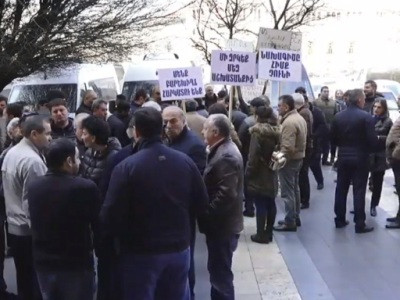 «Այսպե՞ս է նոր իշխանությունը խթանում փոքր ու միջին բիզնեսը». Գրավատների սեփականատերերի բողոքի ակցիան