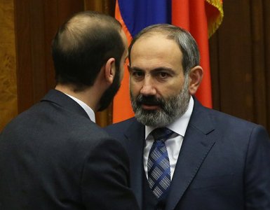 «168 ժամ». Վարչապետը լվանում է հպարտ քաղաքացիների ուղեղները