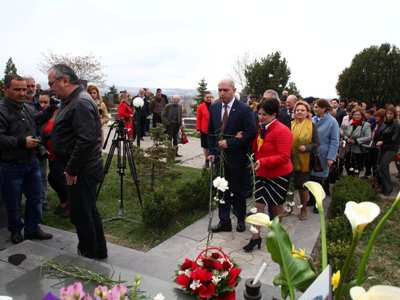 Republican Party of Armenia members visit Yerablur Military Pantheon