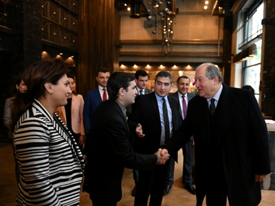 «Լավ եմ, դո՞ւ ոնց ես». նախագահ Սարգսյանն օտարերկրացի երիտասարդին պատասխանեց «նրա հայերենով»