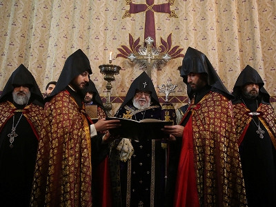 Հոգեհանգստյան կարգ՝ բարերար Լուիզ Մանուկյան Սիմոնի մահվան 40-օրեքի կապակցությամբ