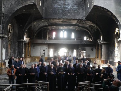 Արամ. Ա կաթողիկոսն այցելել է Հալեպում հրկիզված հայկական եկեղեցին (ֆոտո)