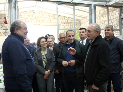 Ցանկացած գործի հաջողության համար կարեւոր են հոգին ու սերը. ՀՀ եւ Արցախի նախագահներն այցելել են «Կատարո» գինու գործարան