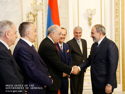 Armenia PM meets with Diaspora Armenian investors