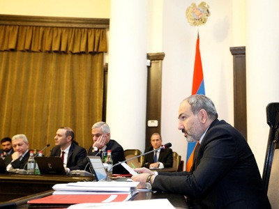 Ինչո՞ւ ենք մենք ասֆալտը սիրում, որովհետեւ ասֆալտը… այդ բառը խանդաղատանքով է պետք է արտասանել. Փաշինյանը հեգնեց
