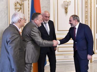 Armenian PM receives representatives of Armenian community of Romania