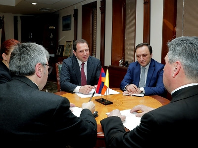 Armenia defense minister receives Holy See's Apostolic Nuncio to Armenia