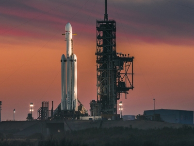 НАСА рассматривает возможность использования Falcon Heavy для доставки людей на Луну
