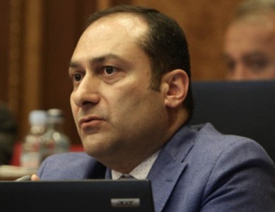 «Ժողովուրդ». ՔԿ ծառայության պետի նախկին տեղակալ Արսեն Աֆրիկյանը դատի է տվել Արտակ Զեյնալյանին