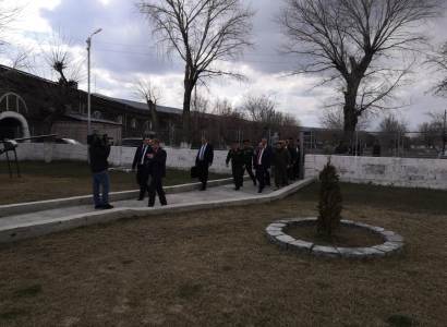 Nikol Pashinyan visits Russian military base in Gyumri