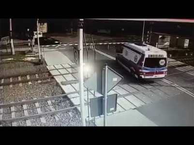 Լեհաստանում գնացքը բախվել է շտապ օգնության մեքենային