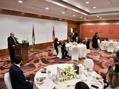Armen Sarkissian meets representatives of the Armenian community of Jordan