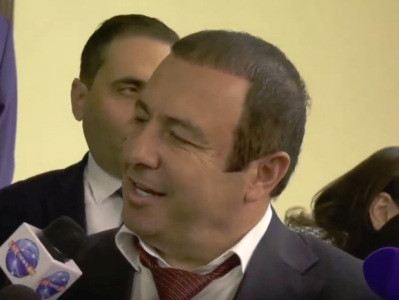 Այստեղ հավաքվածներդ սաղ վարկի տակ եք. Ծառուկյանը՝ լրագրողներին