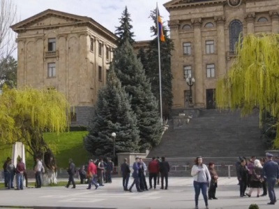 Տրանսգենդերների դեմ ցույցն ավարտվեց. Ակցիայի մասնակիցներին չհաջողվեց ԱԺ-ի ներս տանել իրենց հետ բերած ամբիոնը