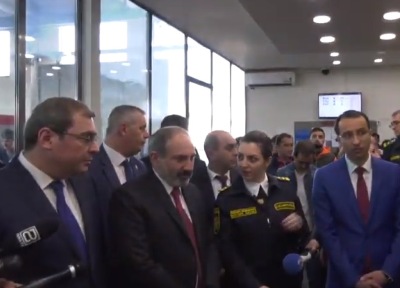 «Դիմումդ կգրես, կգնաս տուն, լսեցի՞ր». Փաշինյանը դժգոհեց Նորագավիթի մաքսակետի վիճակից