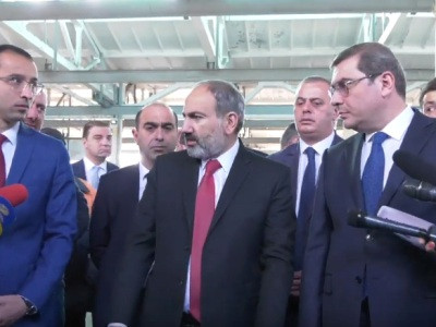 20 րոպեում պետք է մեքենան մաքսազերծված լինի. Փաշինյանը Նորագավիթի մաքսատանը ժամ պահեց