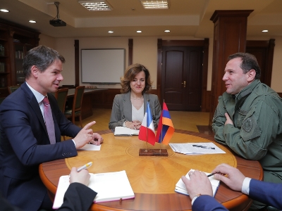 Դավիթ Տոնոյանը Ֆրանսիայի դեսպանի հետ քննարկել է հումանիտար ականազերծման կարողությունների զարգացման հարցը