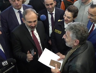 «Փաստ». Ո՞ւմ հետ էր ավտոմաքսատանը շրջում եւ մաքսազերծում իրականացնում Փաշինյանը. Նրանք իրար վաղուց ճանաչում էին