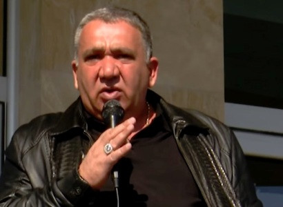 Էս մատանին շուշա ա, այ ձեր ցավը տանեմ, բրիլիանտ չի. «Առինջ մոլի» տնօրեն
