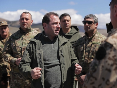 Armenian Defense Minister visits country's north-eastern border