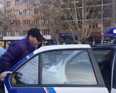 Նարեկ Սամսոնյանը, Կոնստանտին Տեր-Նակալյանը եւ Արթուր Դանիելյանը ոստիկանություն են տարվել (ֆոտո)