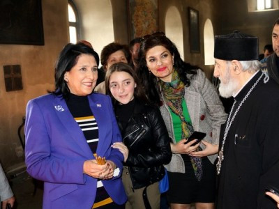Georgia president visits Armenian church