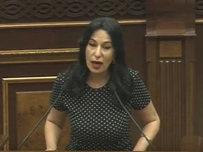 Համազասպ, մի քիչ զուսպ եղեք եւ տարրական բարոյականություն ունեցեք. Ն. Զոհրաբյանի ելույթն ավարտվեց ծափահարություններով