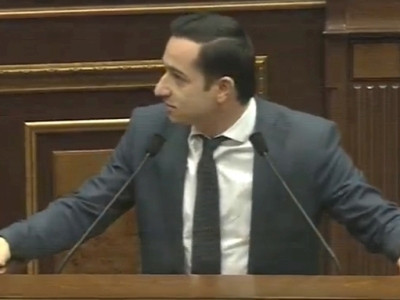 «Դու ո՞վ ես։ Բա դու ո՞վ ես». Մխիթար Հայրապետյանի եւ Էդմոն Մարուքյանի «ինտելեկտուալ» բանավեճը