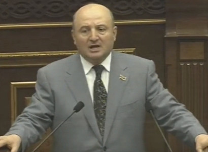 Armenian MP recommends adding Cross of the Lord on Armenian national flag