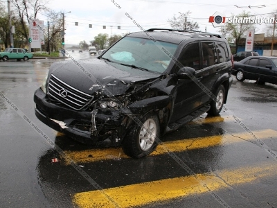 Երեւանում բախվել են Lexus-ը, Peugeot-ը եւ Suzuki-ն. կա վիրավոր (ֆոտո)