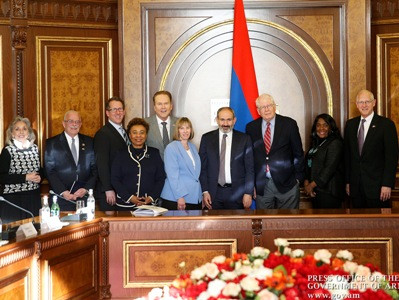 Armenia PM receives US congressional delegation